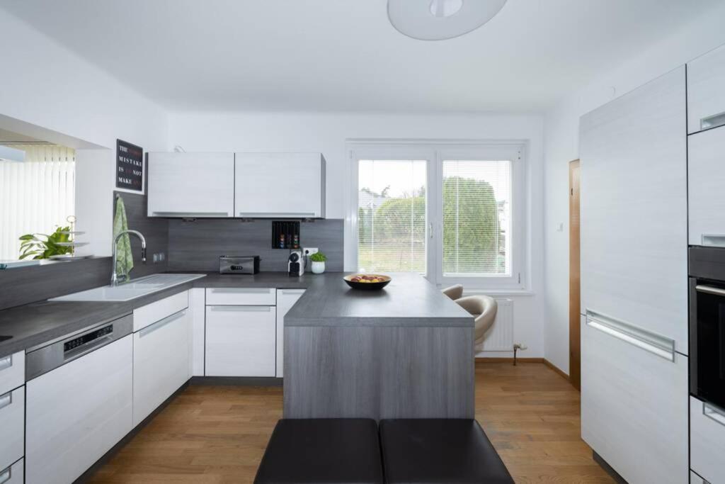 Schoenes Ferienhaus Mit Garten Portschach am Worthersee Bagian luar foto