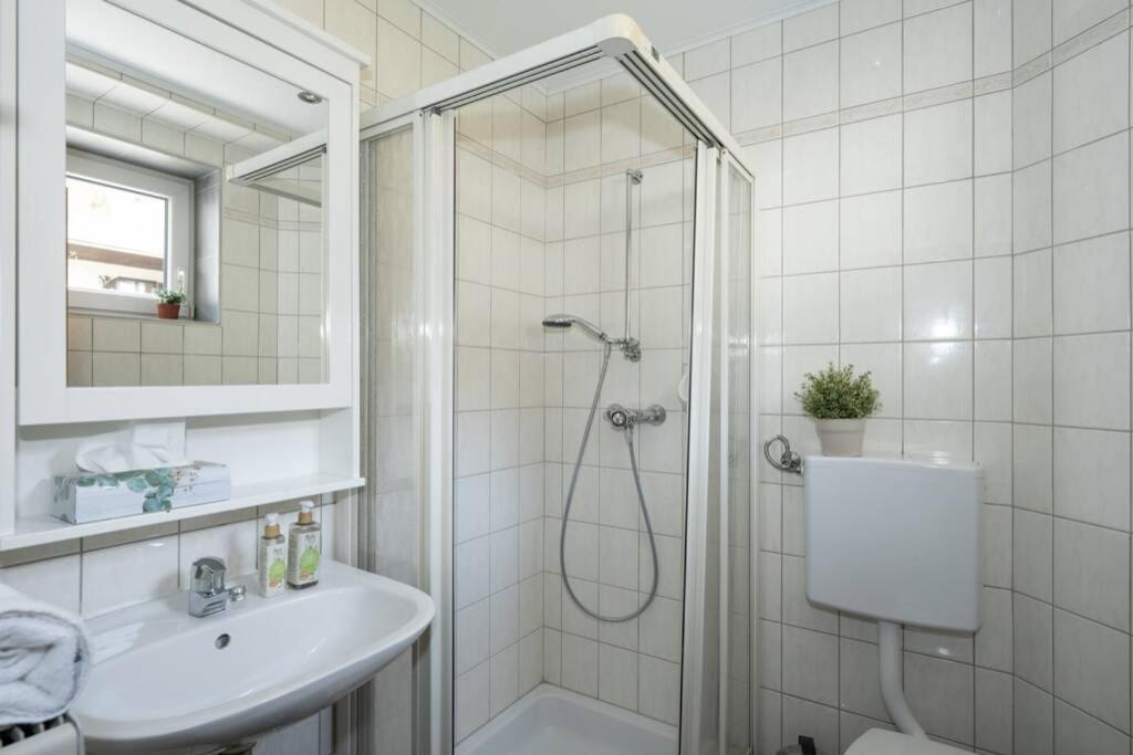 Schoenes Ferienhaus Mit Garten Portschach am Worthersee Bagian luar foto