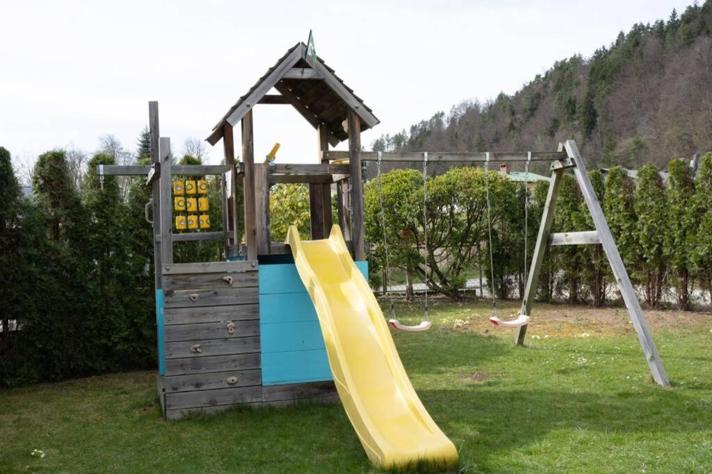 Schoenes Ferienhaus Mit Garten Portschach am Worthersee Bagian luar foto