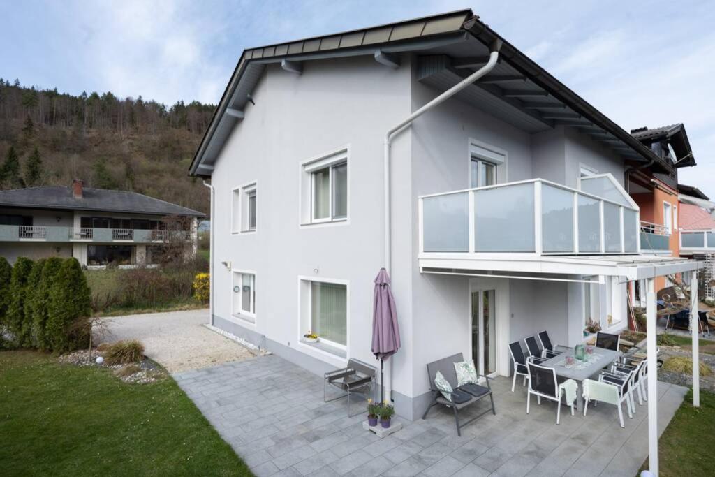 Schoenes Ferienhaus Mit Garten Portschach am Worthersee Bagian luar foto